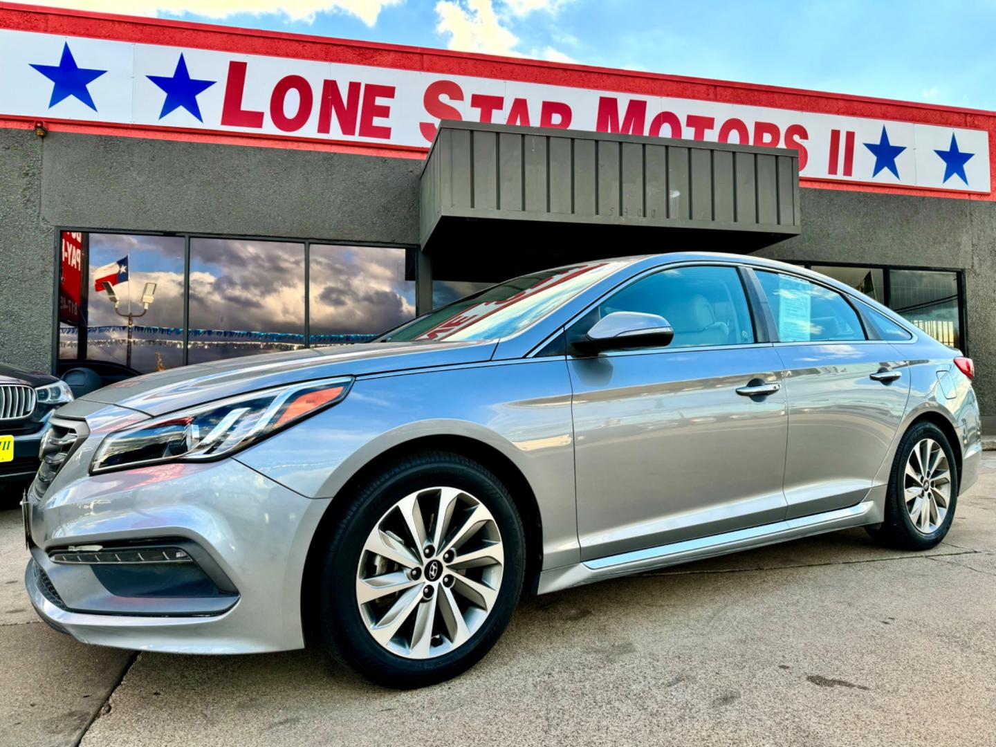 2015 GRAY HYUNDAI SONATA LIMITED; SPOR (5NPE34AF9FH) , located at 5900 E. Lancaster Ave., Fort Worth, TX, 76112, (817) 457-5456, 0.000000, 0.000000 - This is a 2015 HYUNDAI SONATA LIMITED; SPOR 4 DOOR SEDAN that is in excellent condition. There are no dents or scratches. The interior is clean with no rips or tears or stains. All power windows, door locks and seats. Ice cold AC for those hot Texas summer days. It is equipped with a CD player, AM/F - Photo#0